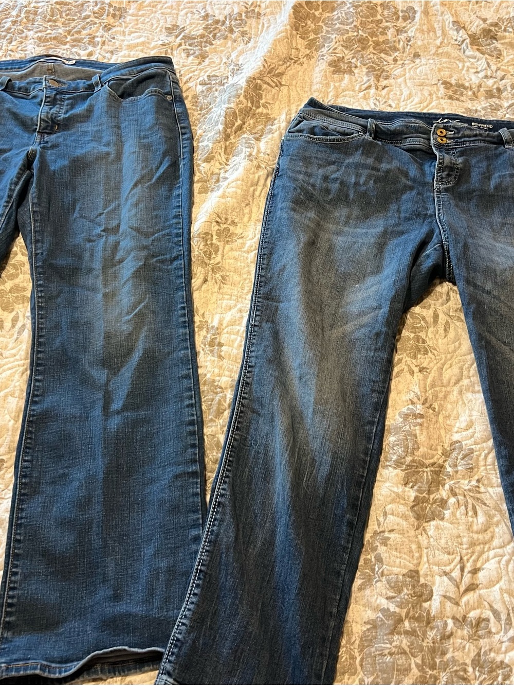 Classic Women's Blue Denim Jeans - Casual Everyday Style - Picture 3 of 7